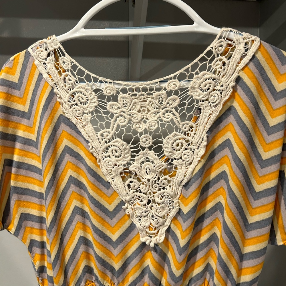 Mossimo Chevron Crochet Back Tunic Top - Picture 4 of 9